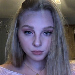 Meet your Posher, Aleighia